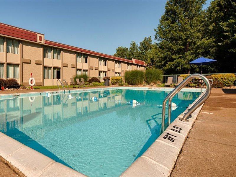 Baymont Inn & Suites Marietta Bagian luar foto
