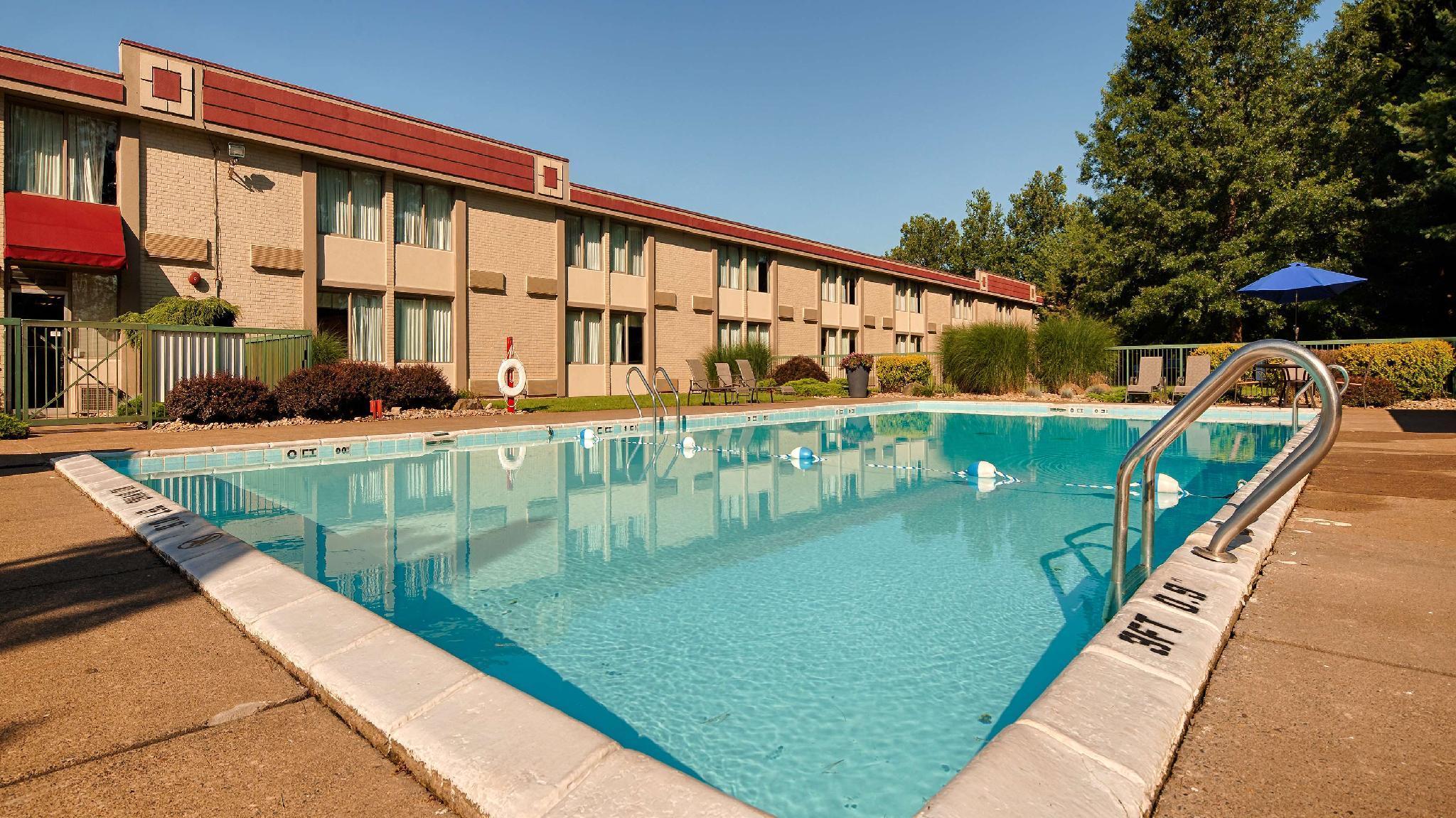 Baymont Inn & Suites Marietta Bagian luar foto