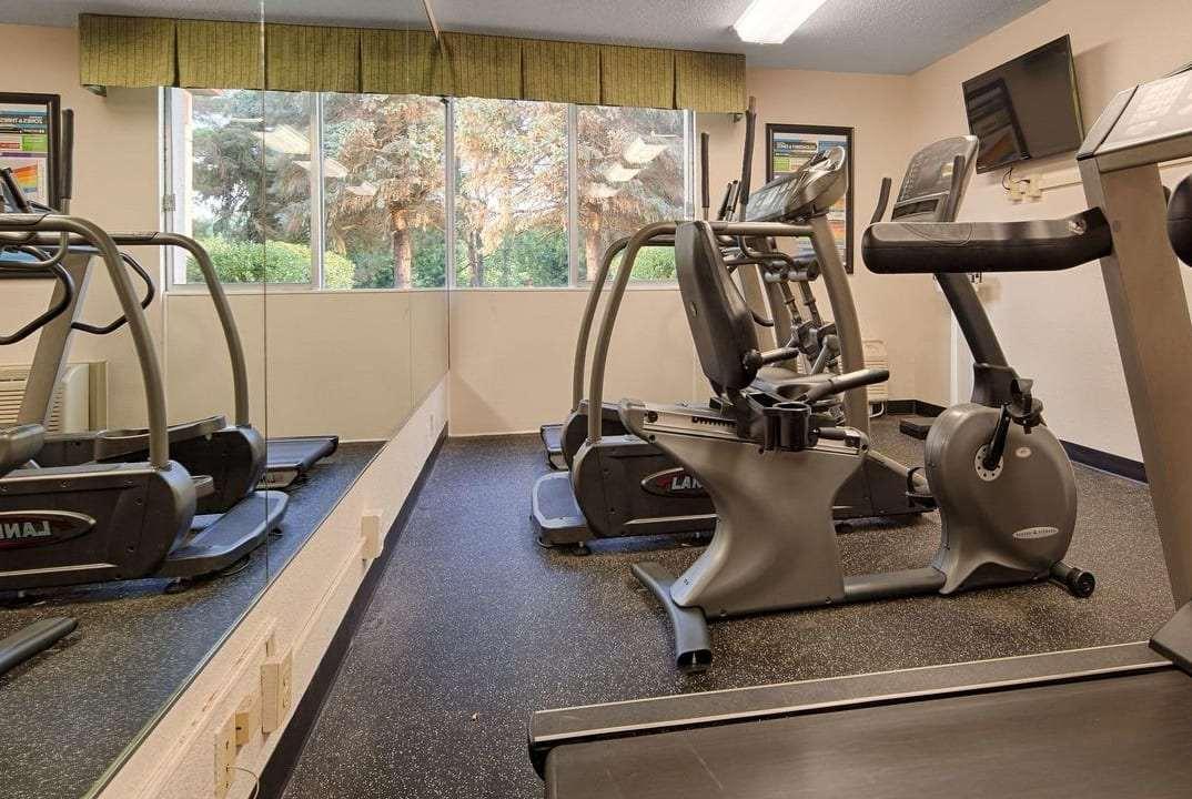 Baymont Inn & Suites Marietta Bagian luar foto
