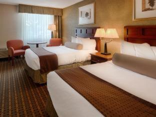 Baymont Inn & Suites Marietta Ruang foto