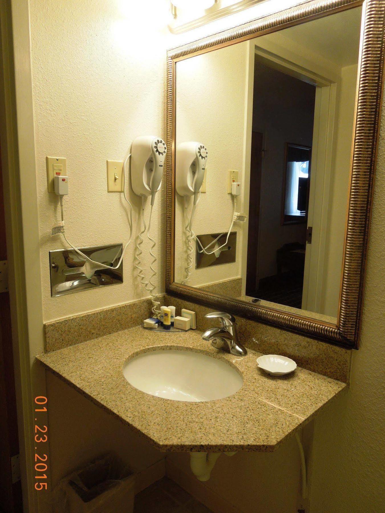 Baymont Inn & Suites Marietta Bagian luar foto