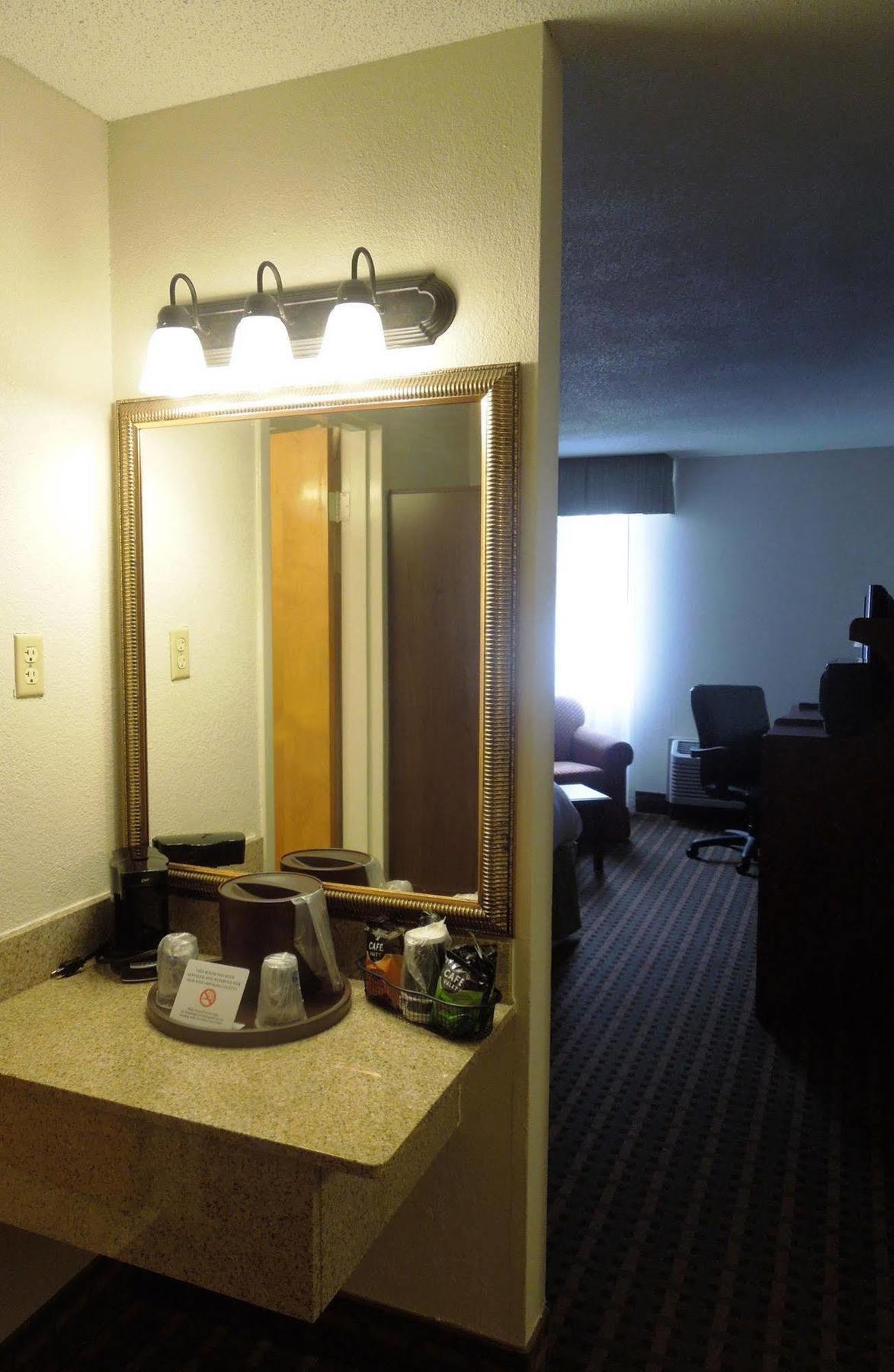 Baymont Inn & Suites Marietta Bagian luar foto