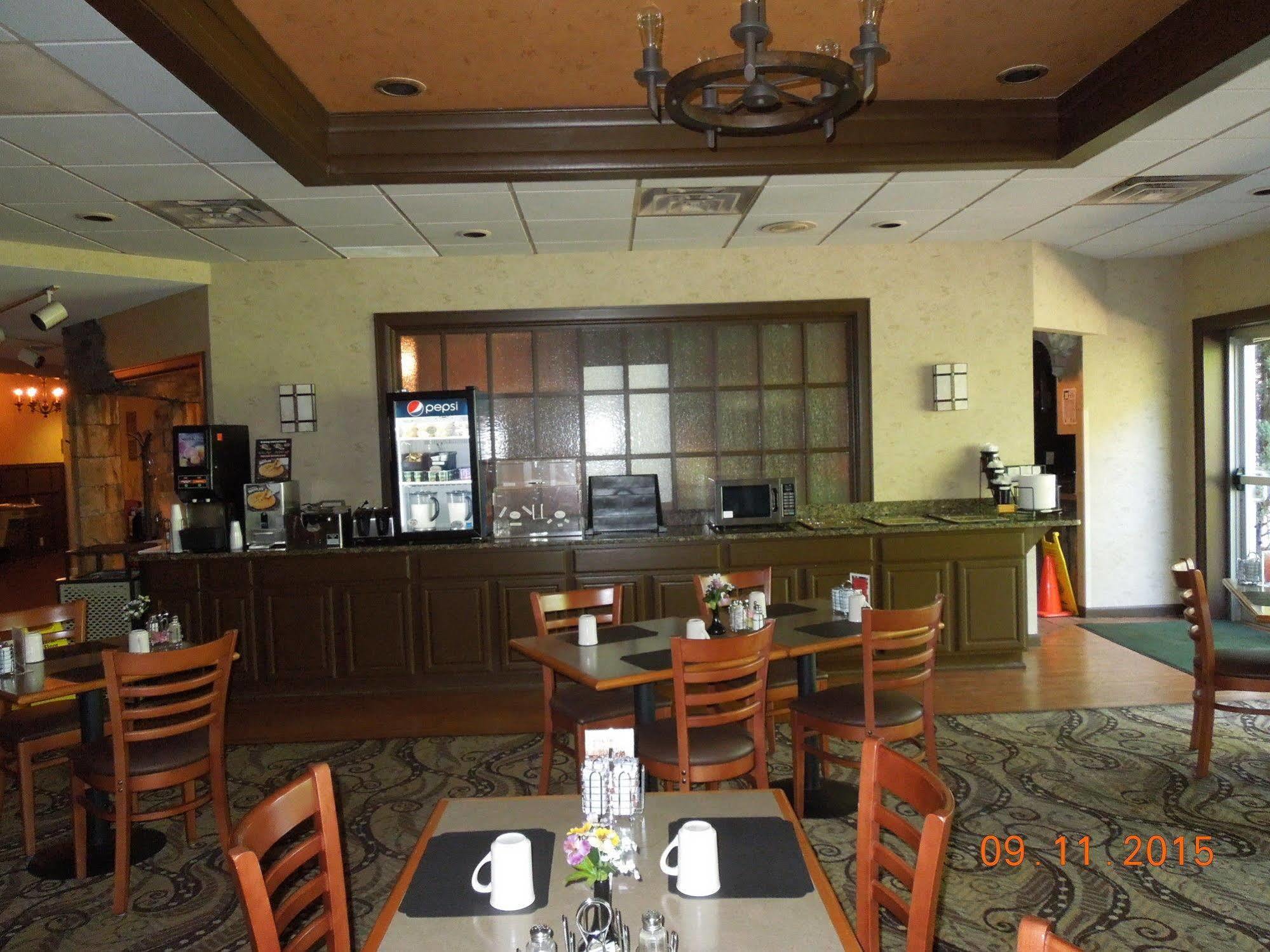 Baymont Inn & Suites Marietta Bagian luar foto