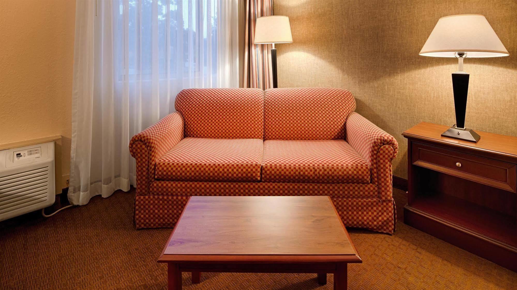 Baymont Inn & Suites Marietta Bagian luar foto