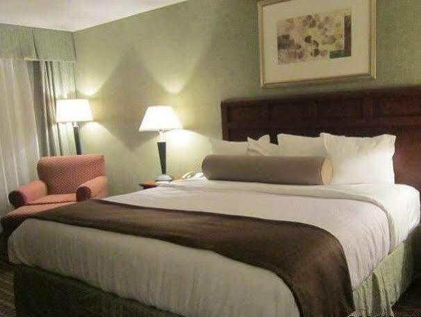 Baymont Inn & Suites Marietta Bagian luar foto